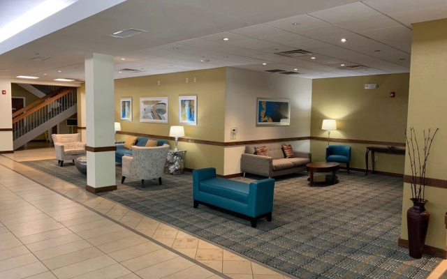 photo 2 of Ramada Williamsburg East Busch Gardens Area