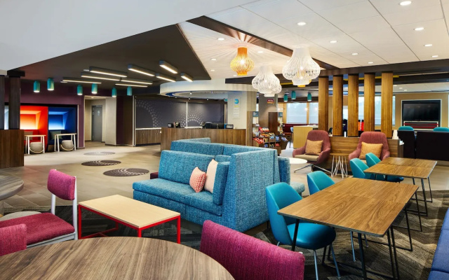 photo 2 of Tru by Hilton Wilmington