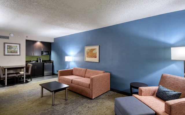 photo 2 of Holiday Inn Hotel & Suites Atlanta Airport-North