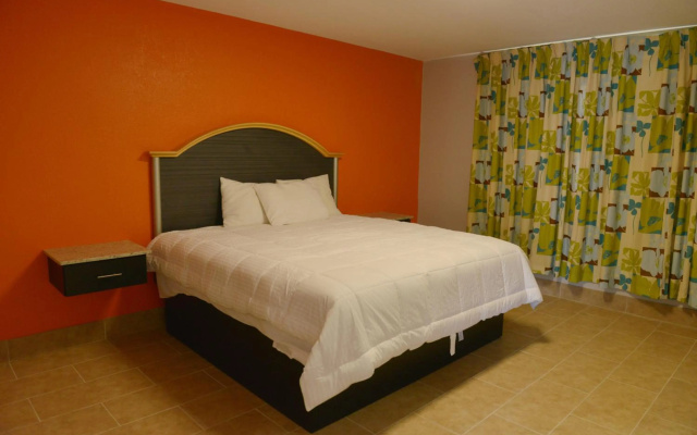 photo 4 of Rodeway Inn & Suites Winter Haven Chain Of Lakes