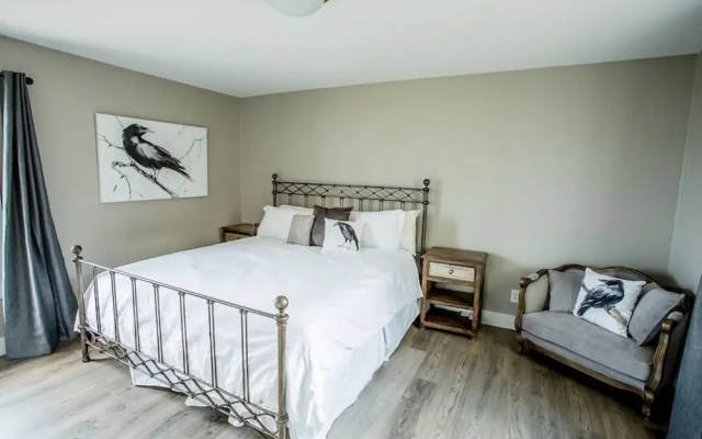 photo 3 of Raven Suite at Rellik House. Winery & Alpaca Farm