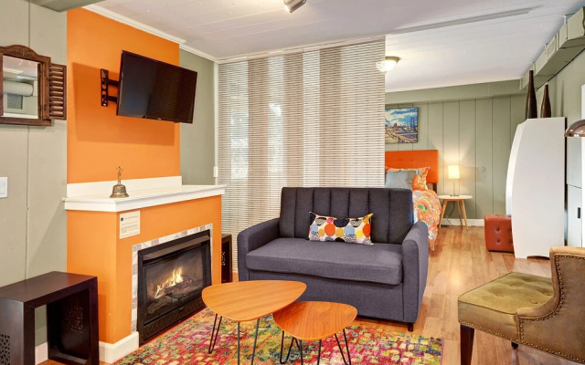 photo 4 of Ravenna Urban Farm Studio Apartment