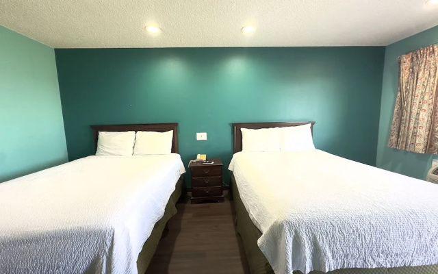 photo 3 of Razorback Inn