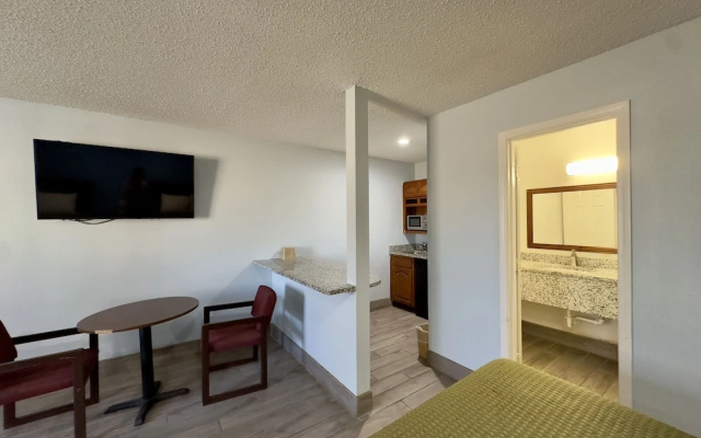 photo 5 of Razorback Inn