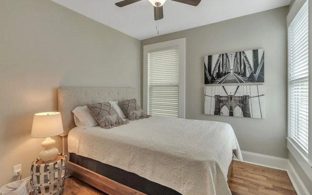 photo 2 of Recently Renovated Home In The Heart Of Bellevue! 2 Bedroom Home by RedAwning