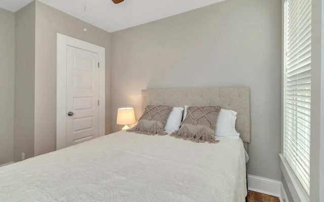 photo 5 of Recently Renovated Home In The Heart Of Bellevue! 2 Bedroom Home by RedAwning