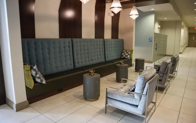 photo 2 of Recently Upgraded Downtown Great Amenities