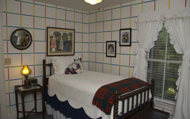 photo 2 of Red Bluff Cottage Bed & Breakfast