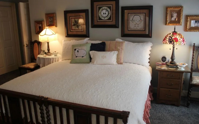 photo 4 of Red Bluff Cottage Bed & Breakfast