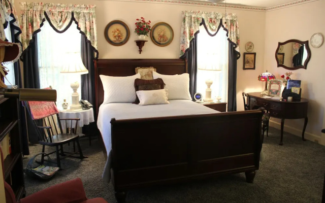 photo 5 of Red Bluff Cottage Bed & Breakfast