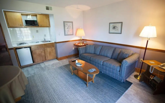 photo 4 of Red Bud Cove Bed & Breakfast Suites