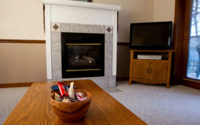 photo 5 of Red Bud Cove Bed & Breakfast Suites
