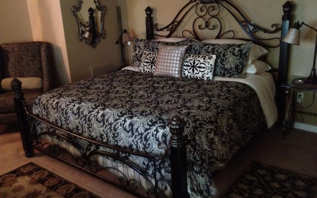 photo 2 of Red Bud Manor Inn