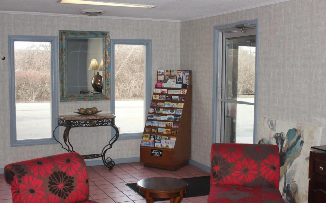 photo 2 of Red Carpet Inn - Louisville