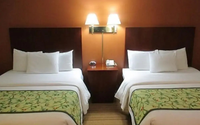 photo 3 of Red Carpet Inn & Suites