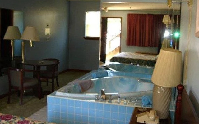 photo 4 of Colonial Inn & Suites