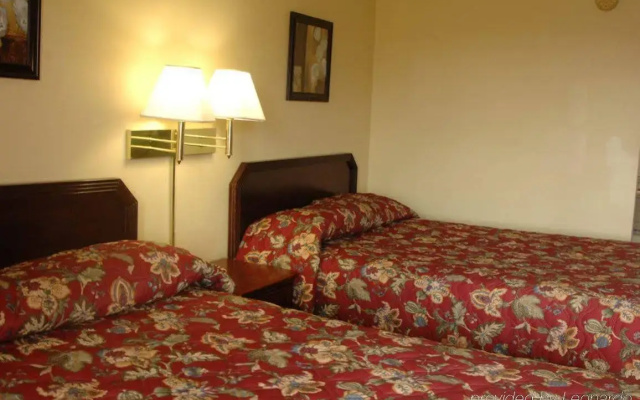 photo 2 of Red Carpet Inn Oxford