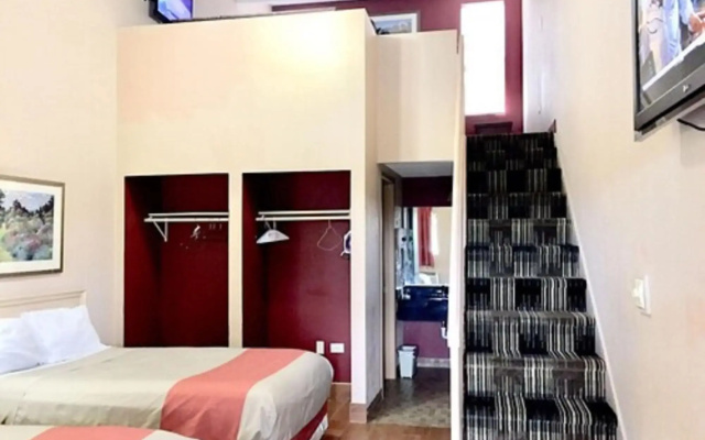 photo 3 of Red Carpet Inn North Chicago
