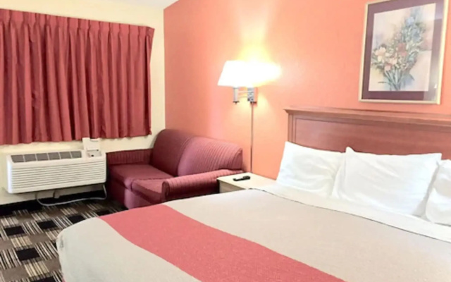 photo 5 of Red Carpet Inn North Chicago