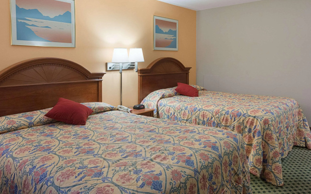 photo 2 of Rodeway Inn Milford - I-84