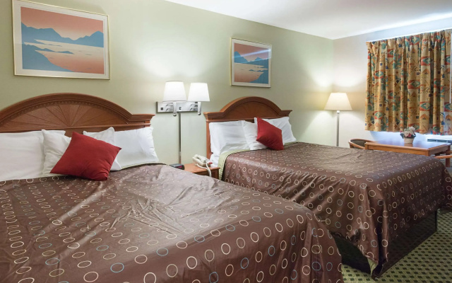 photo 3 of Rodeway Inn Milford - I-84