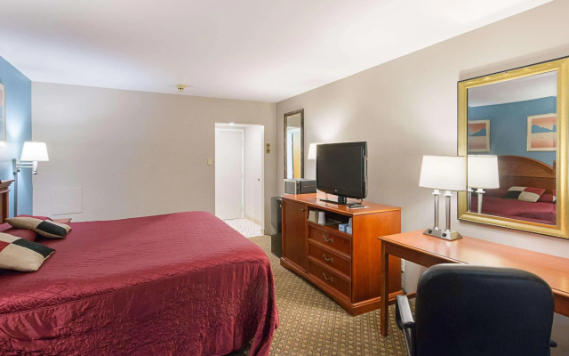 photo 5 of Rodeway Inn Milford - I-84