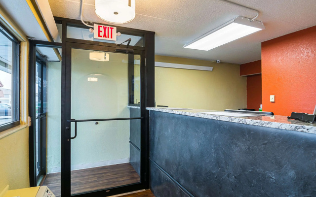 photo 3 of Econo Lodge South Holland