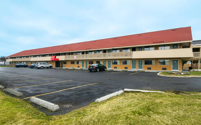 photo 4 of Econo Lodge South Holland