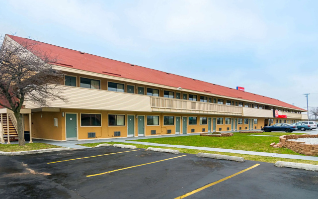 photo 5 of Econo Lodge South Holland