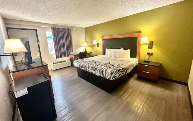 photo 3 of Red Carpet Inn Takoma Park