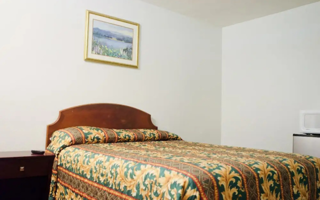 photo 3 of Red Carpet Motel