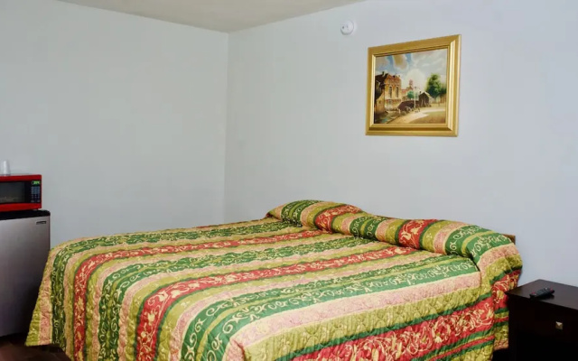 photo 4 of Red Carpet Motel