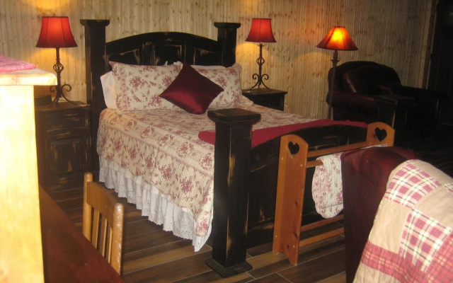 photo 2 of Red Gate Inn