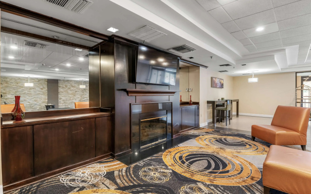photo 2 of Red Lion Hotel Charlotte