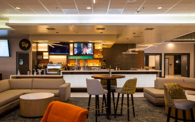 photo 2 of Holiday Inn Portland - Columbia Riverfront by IHG