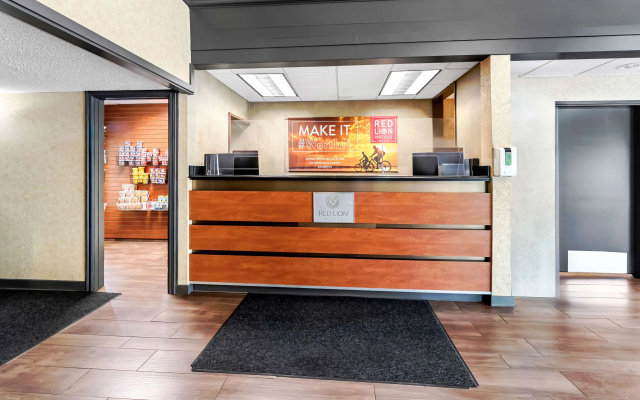 photo 2 of Red Lion Hotel Portland Airport