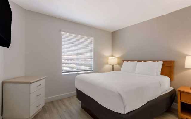 photo 3 of SureStay Plus Hotel by Best Western Tempe University