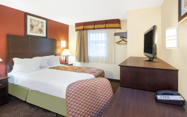 photo 5 of Travelodge by Wyndham Romulus Detroit Airport