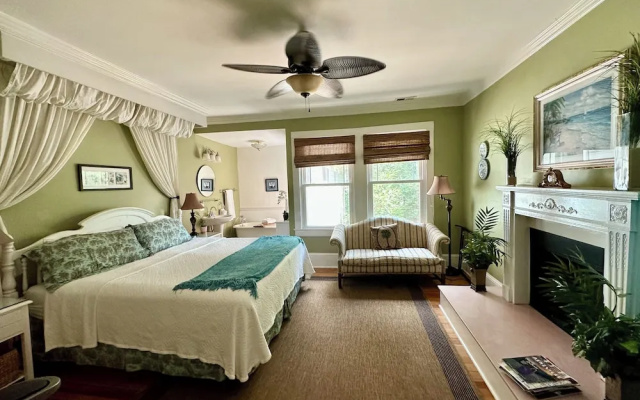 photo 4 of Red Rocker Inn