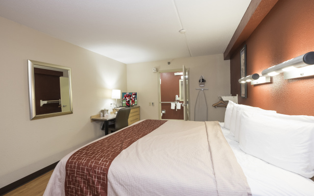 photo 2 of Red Roof Inn Cincinnati - Sharonville