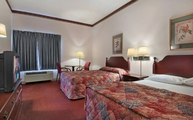 photo 4 of Red Roof Inn Hendersonville
