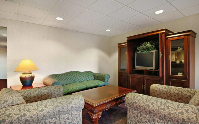 photo 5 of Red Roof Inn Hendersonville
