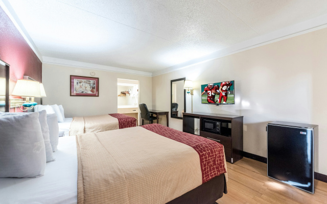 photo 5 of Red Roof Inn & Suites Clinton, TN