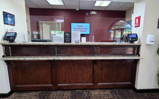 photo 2 of Red Roof Inn & Suites Commerce - Athens