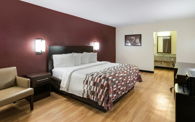 photo 3 of Red Roof Inn & Suites Commerce - Athens