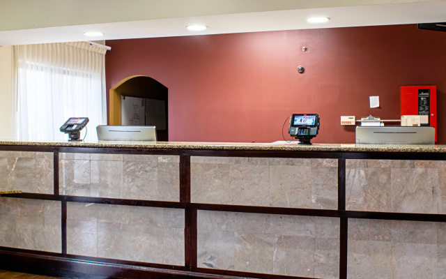 photo 3 of Red Roof Inn & Suites Middletown - Franklin