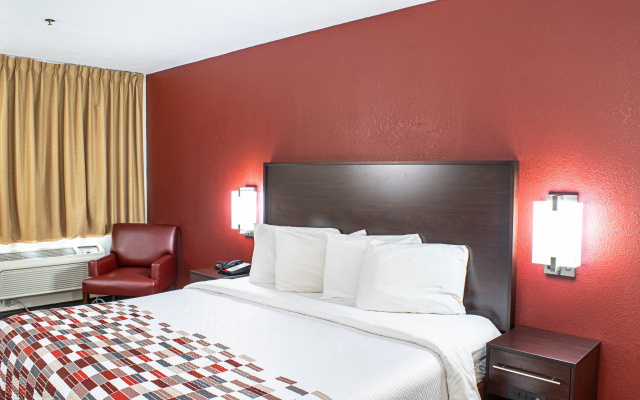photo 5 of Red Roof Inn & Suites Middletown - Franklin