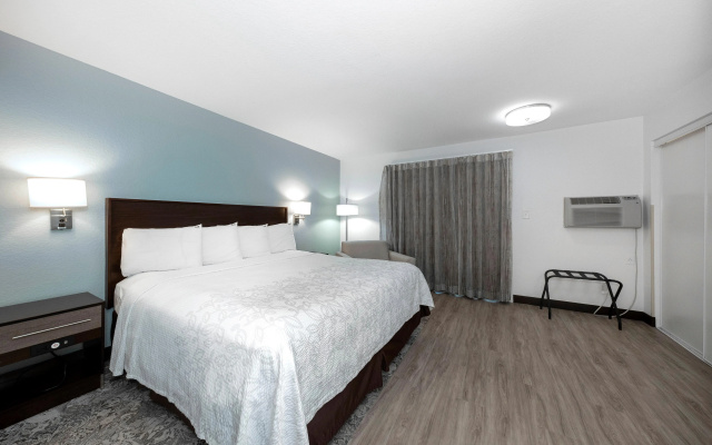 photo 2 of Red Roof Inn PLUS+ & Suites Naples Downtown-5th Ave S