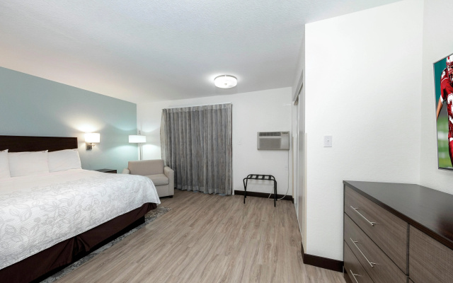 photo 3 of Red Roof Inn PLUS+ & Suites Naples Downtown-5th Ave S