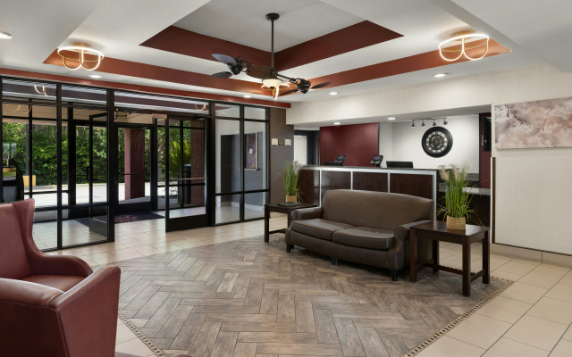 photo 2 of Red Roof Inn & Suites Savannah Airport